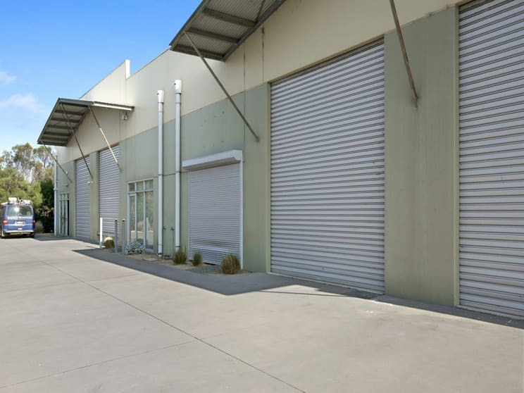 Click to view all images 2/5 Merino Street Rosebud VIC 3939 - Image 2