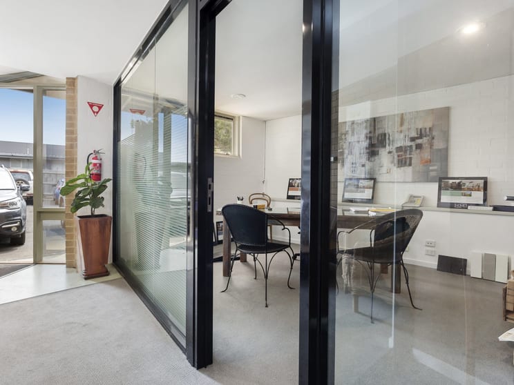 Click to view all images 3/364 Main Street Mornington VIC 3931 - Image 2