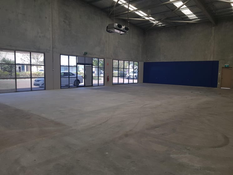 Click to view all images U1, 79 Catalano Cct Canning Vale WA 6155 - Image 2