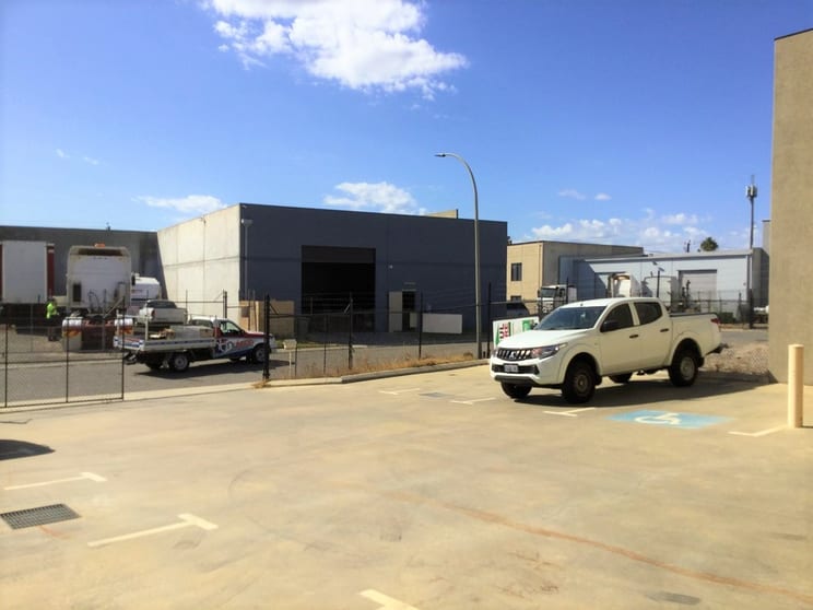 Click to view all images 14 Coney Drive Kewdale WA 6105 - Image 2