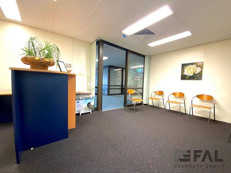 Click to view all images Unit 3/37 Station Road Indooroopilly QLD 4068 - Image 1