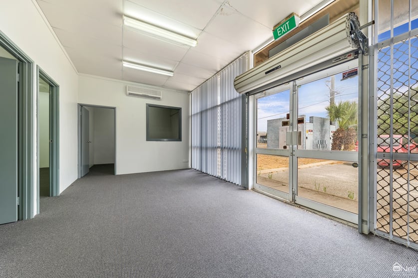 Click to view all images 4/10 Vulcan Road Canning Vale WA 6155 - Image 1