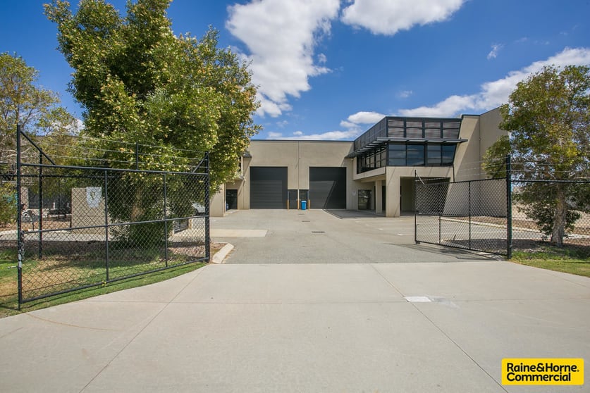 Click to view all images 2/5 Langar Way Landsdale WA 6065 - Image 2