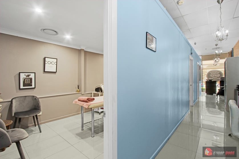 Click to view all images 66 Lorraine Street Peakhurst NSW 2210 - Image 3