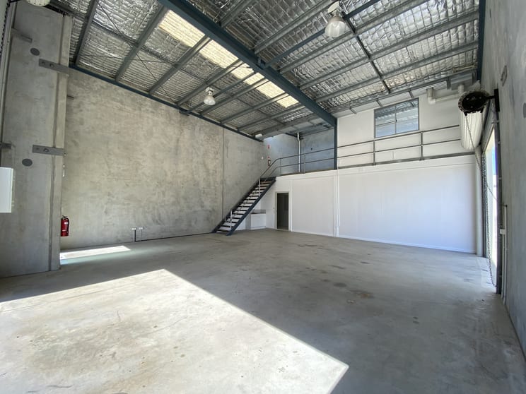Click to view all images 18/2 Hawker Street Currumbin Waters QLD 4223 - Image 2