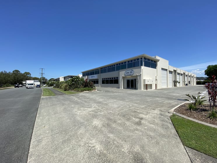 Click to view all images 18/2 Hawker Street Currumbin Waters QLD 4223 - Image 3