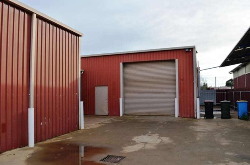 Click to view all images 2/3 Mariem. Street Shepparton VIC 3630 - Image 1