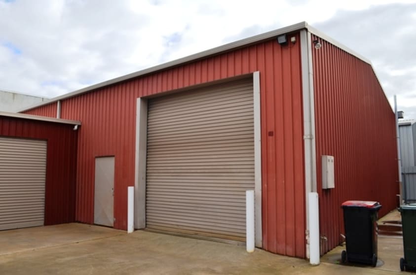 Click to view all images 2/3 Mariem. Street Shepparton VIC 3630 - Image 2