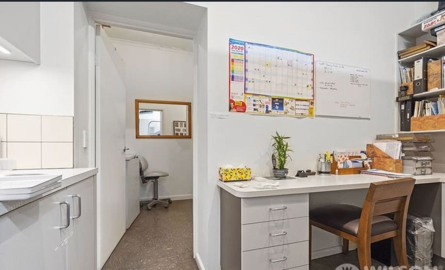 Click to view all images 188A Barkly Street St Kilda VIC 3182 - Image 3