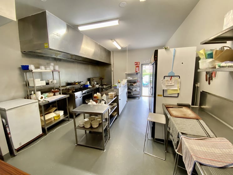 Click to view all images 1 & 2/99 Frank Street Labrador QLD 4215 - Image 3