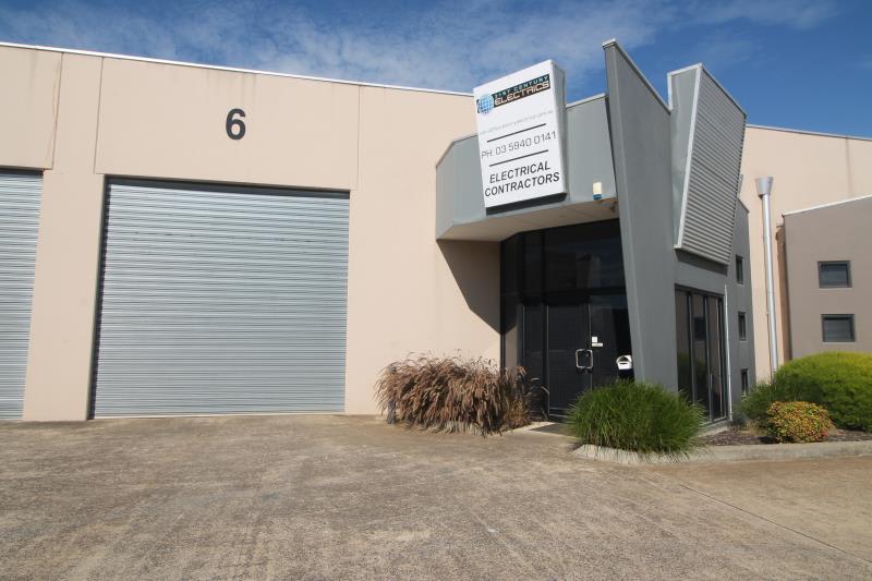 6/6-8 Hogan Court Pakenham VIC 3810 - Image 3