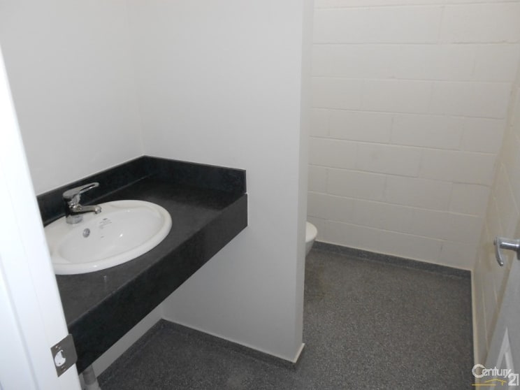 Click to view all images 359 Yaamba Road Park Avenue QLD 4701 - Image 2
