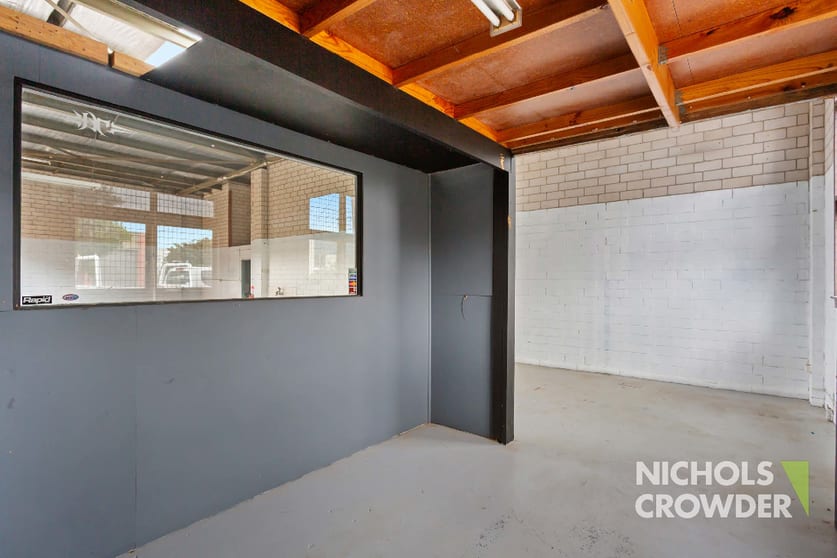 Click to view all images 1&2/6 Shearson Crescent Mentone VIC 3194 - Image 3