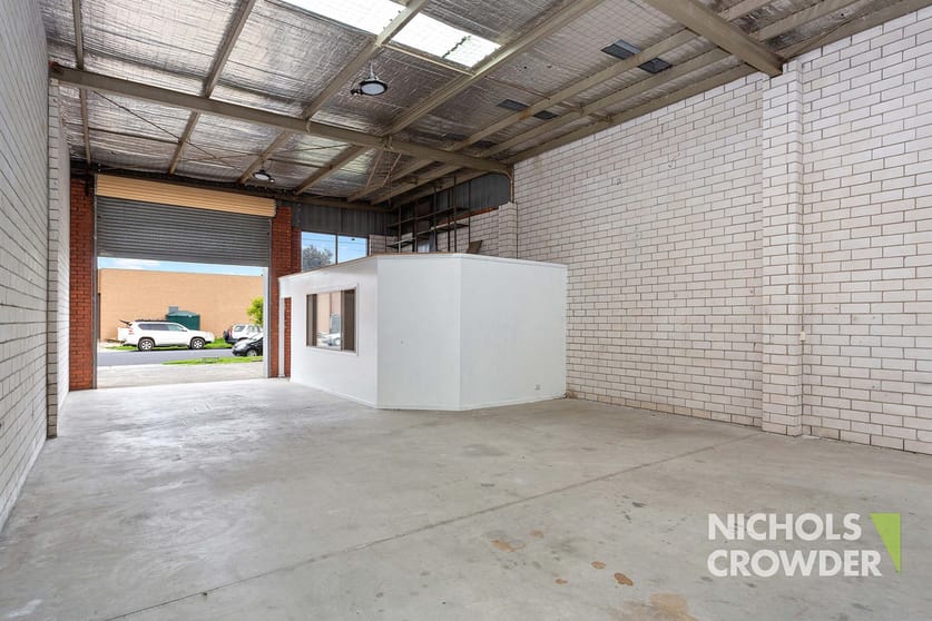 Click to view all images 2/80 Voltri Street Mentone VIC 3194 - Image 3