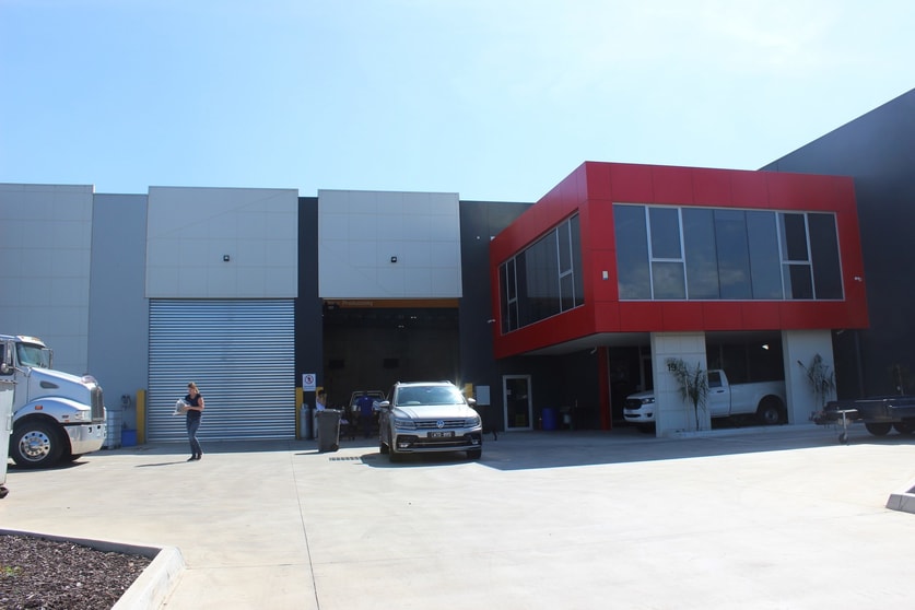 Click to view all images 19 Jordan Close Altona VIC 3018 - Image 1