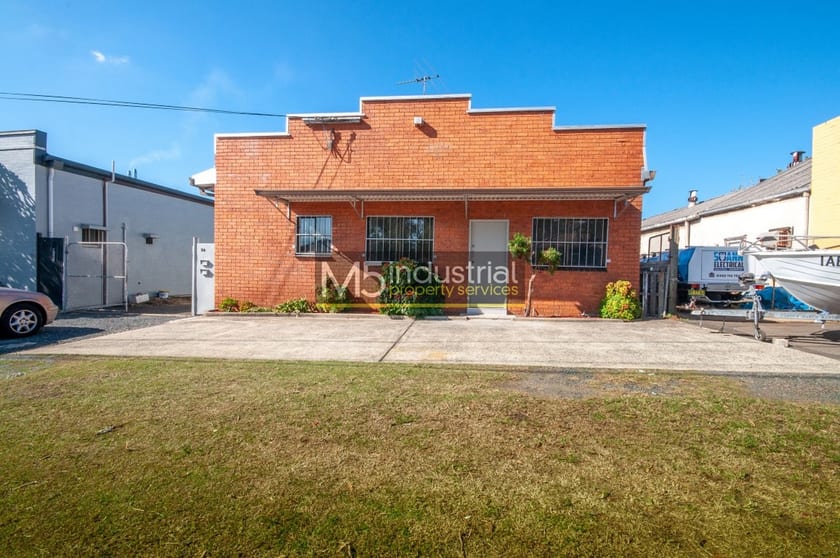 Click to view all images 1/20 Woodfield Boulevard Caringbah NSW 2229 - Image 1