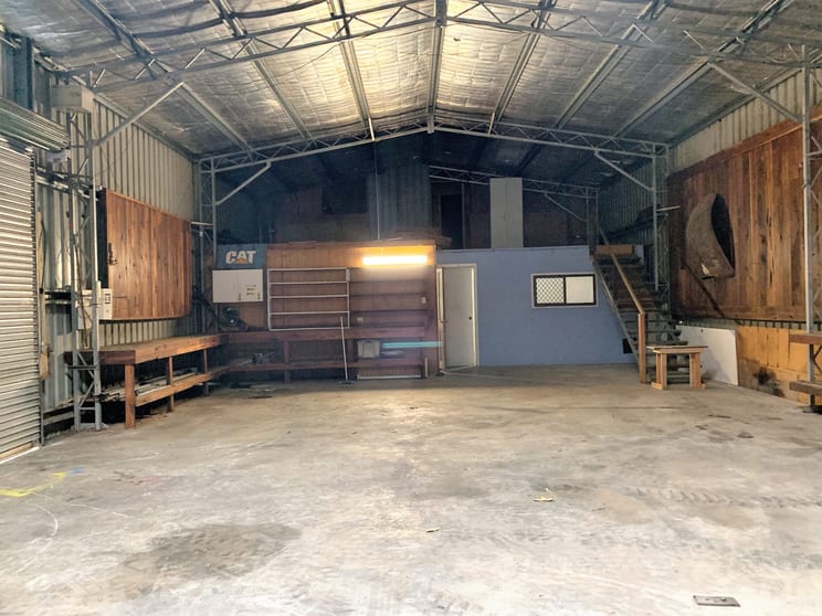 Click to view all images 230 Chinderah Bay Drive Chinderah NSW 2487 - Image 3