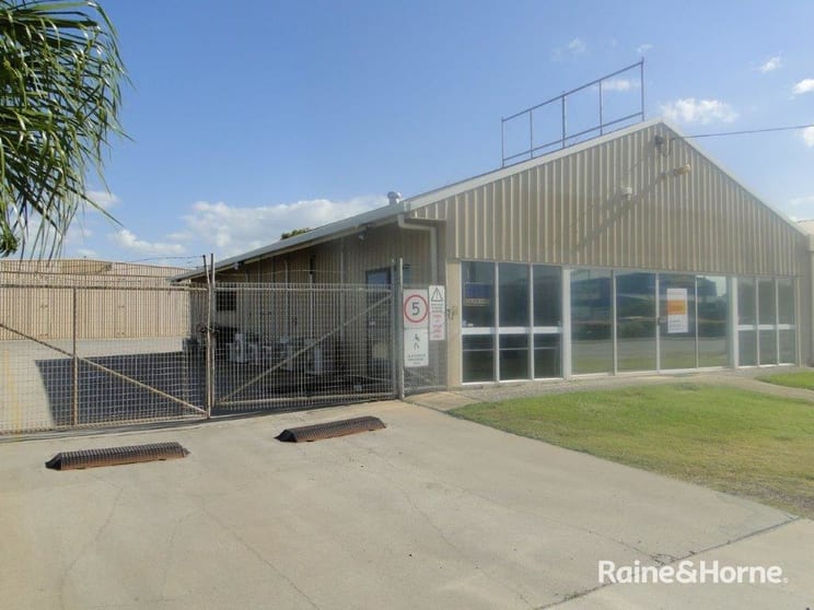 Click to view all images 73 A Hanson Road Gladstone Central QLD 4680 - Image 2