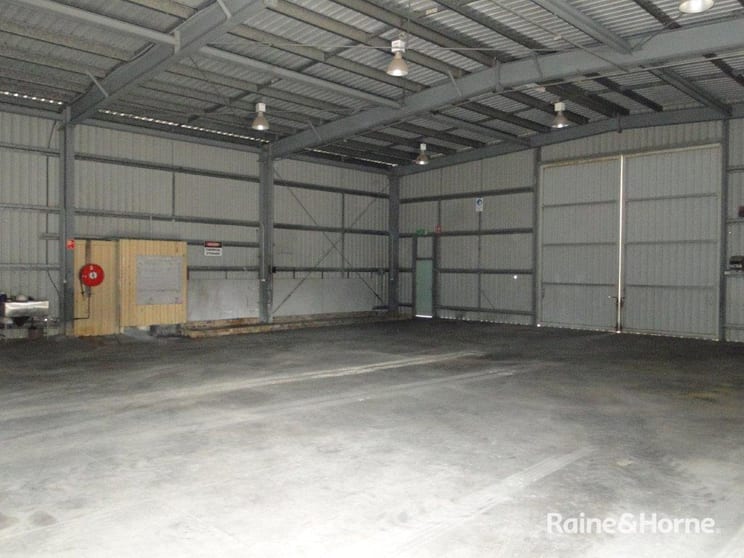 Click to view all images 73 A Hanson Road Gladstone Central QLD 4680 - Image 3