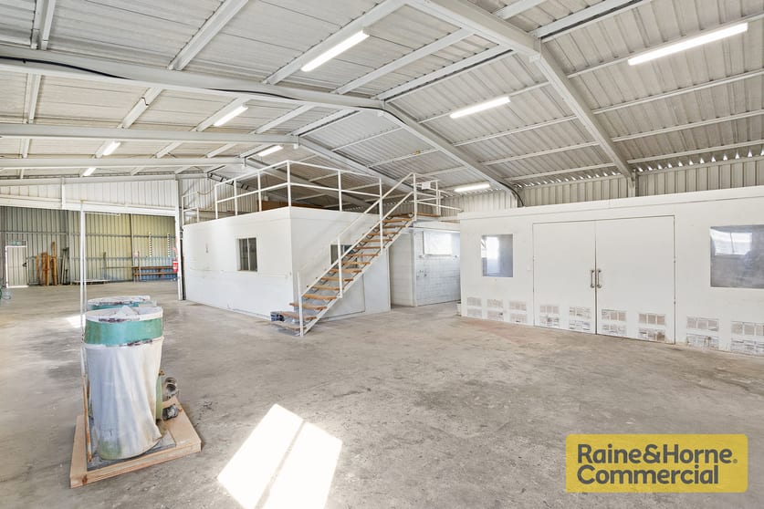 Click to view all images 21 Huntington Street Clontarf QLD 4019 - Image 2
