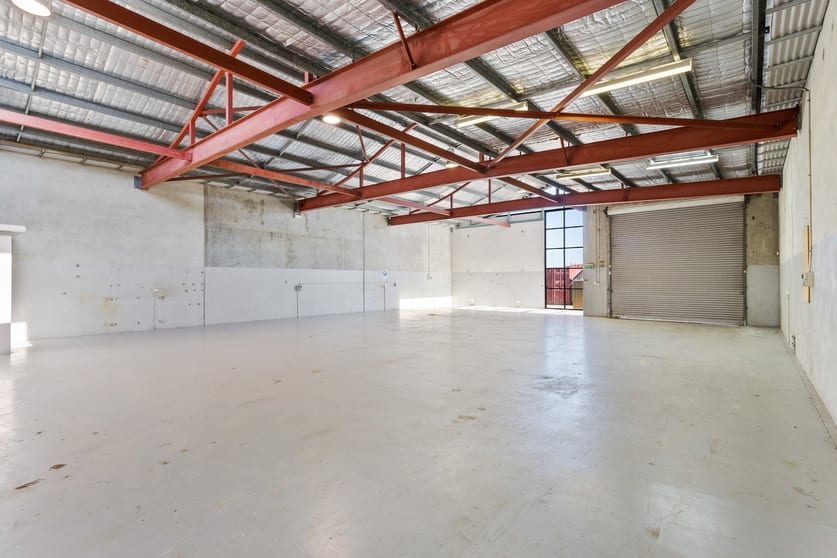 Click to view all images 4/37 Howson Way Bibra Lake WA 6163 - Image 3