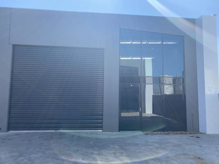 Click to view all images Unit 7/562 Geelong Road Brooklyn VIC 3012 - Image 2