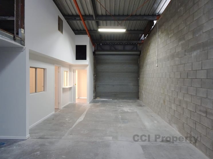 Click to view all images 4/11 Didswith Street East Brisbane QLD 4169 - Image 2