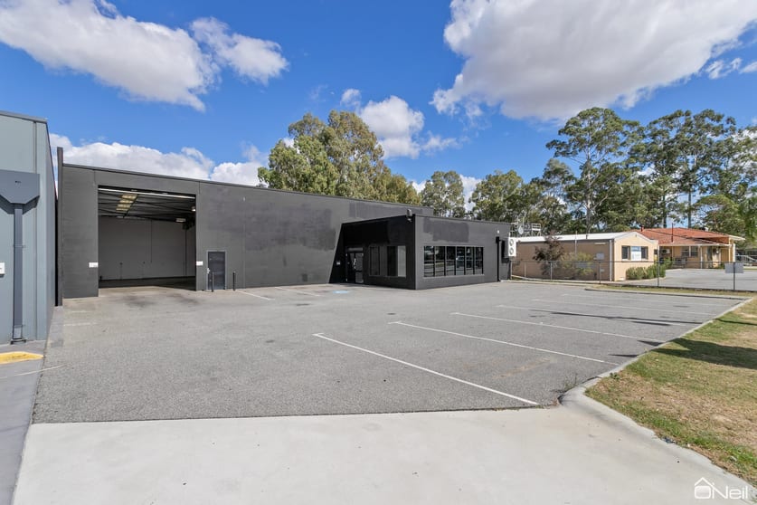 Click to view all images 1967 Albany Highway Maddington WA 6109 - Image 1