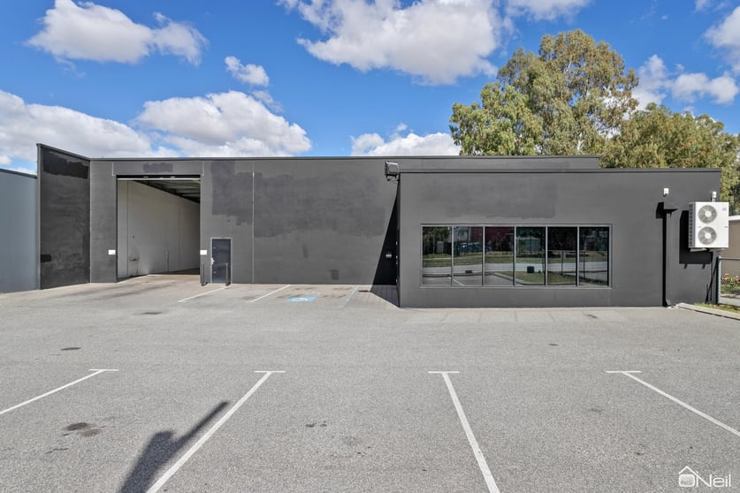 Click to view all images 1967 Albany Highway Maddington WA 6109 - Image 2