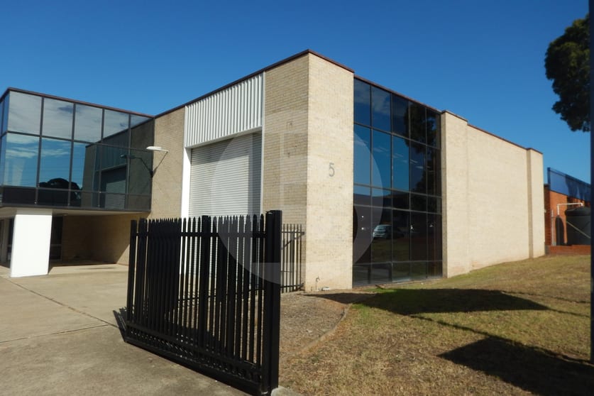Click to view all images 1/5 STODDART ROAD Prospect NSW 2148 - Image 2