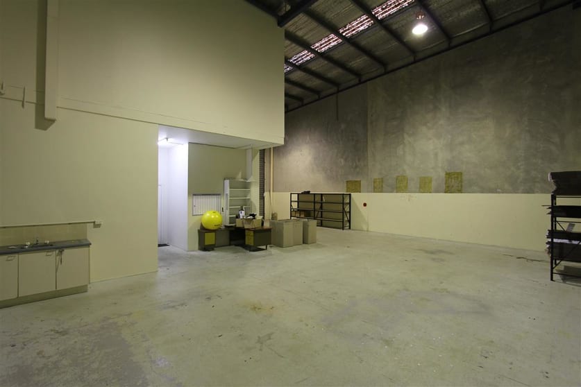 Click to view all images Unit 5/65-75 Captain Cook Drive Caringbah NSW 2229 - Image 2