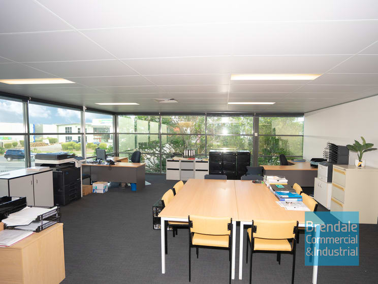 Click to view all images Unit 4/253 Leitchs Rd Brendale QLD 4500 - Image 1