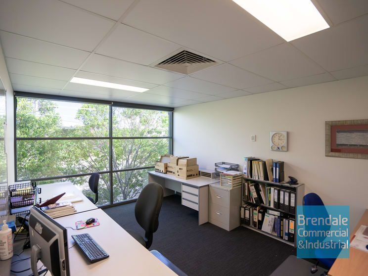 Click to view all images Unit 4/253 Leitchs Rd Brendale QLD 4500 - Image 2