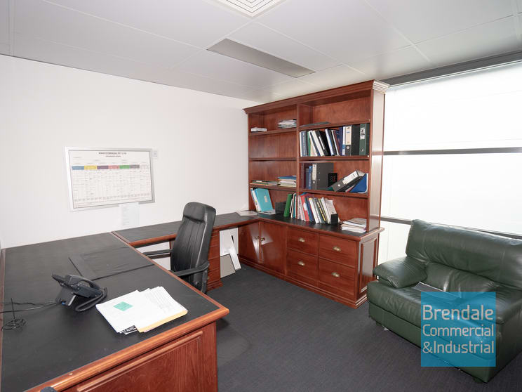 Click to view all images Unit 4/253 Leitchs Rd Brendale QLD 4500 - Image 3