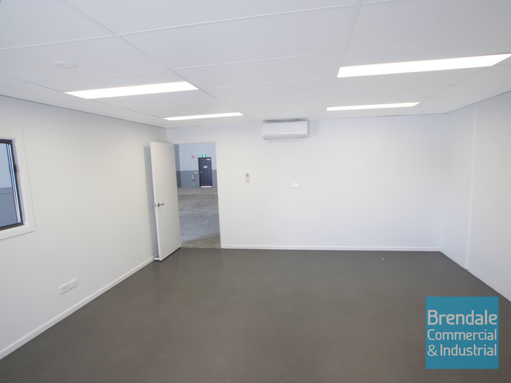 Click to view all images Unit 2/12 Paisley Dr Lawnton QLD 4501 - Image 2