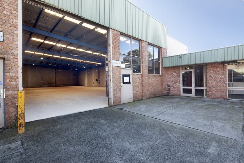 Click to view all images 2/43 Gatwick Road Bayswater North VIC 3153 - Image 3