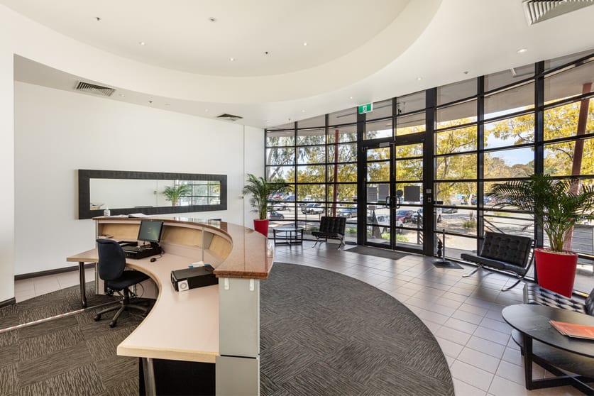 Click to view all images 5c South Drive Bentleigh VIC 3204 - Image 2