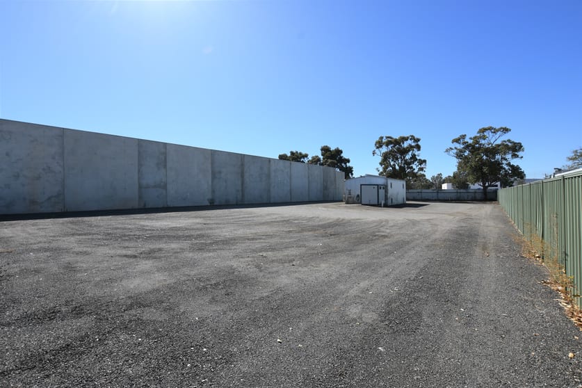 Click to view all images 39 McIntyre Way Kenwick WA 6107 - Image 2