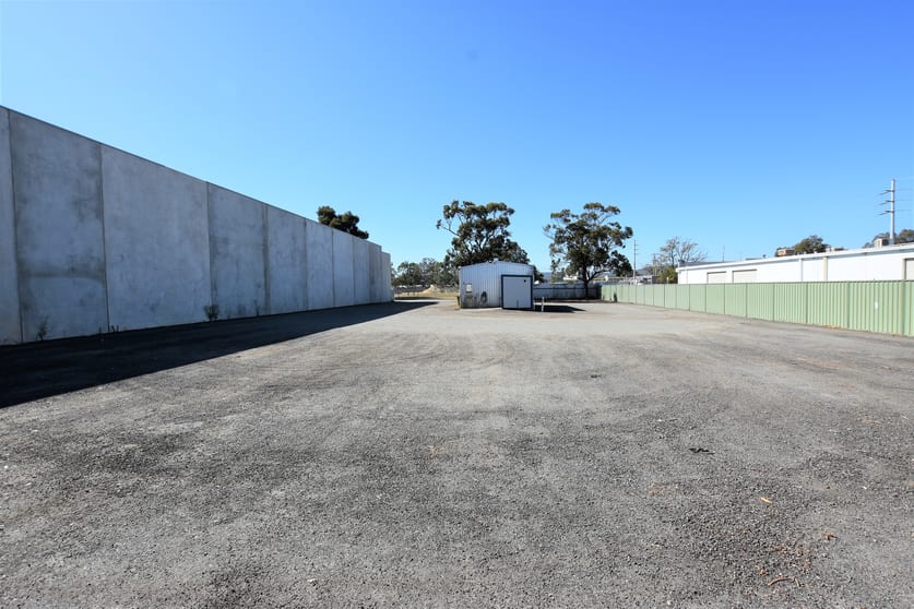 Click to view all images 39 McIntyre Way Kenwick WA 6107 - Image 3