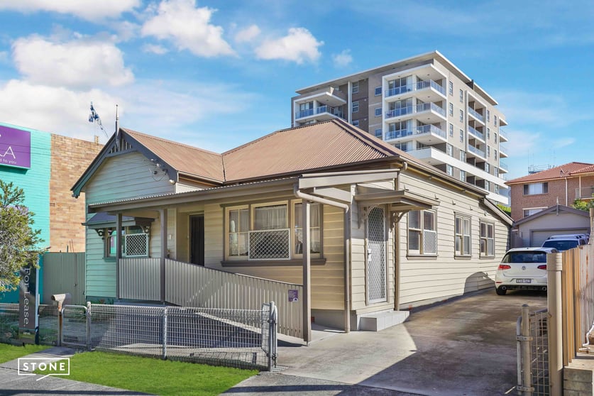 Click to view all images 10 Kenny Street Wollongong NSW 2500 - Image 1