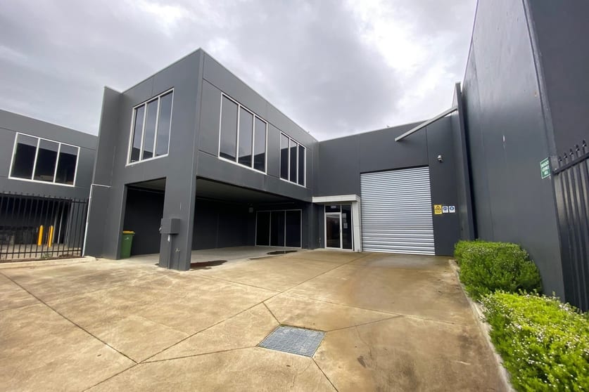Click to view all images 2/15 Hogan Court Pakenham VIC 3810 - Image 1
