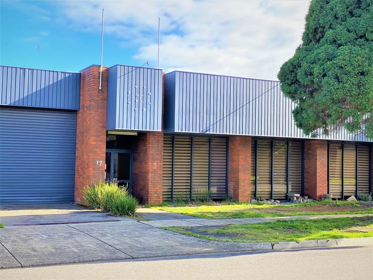 Click to view all images 1/17 Redwood Drive Notting Hill VIC 3168 - Image 1