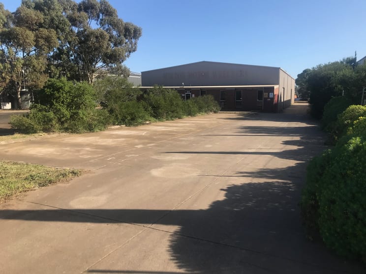 Click to view all images 7 Holland Drive Melton VIC 3337 - Image 2