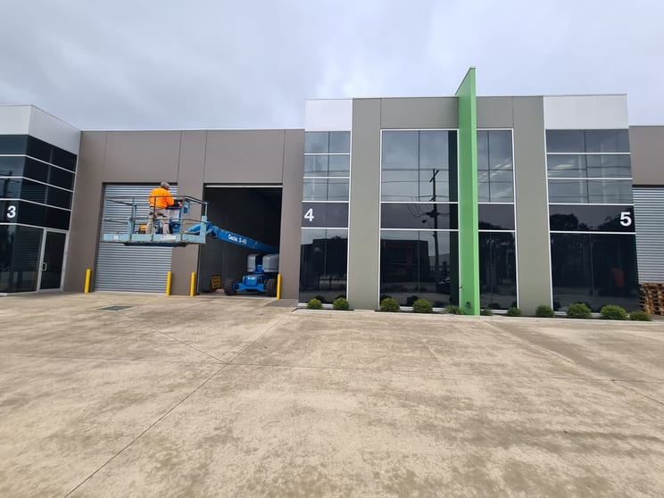 Click to view all images 4/70 Colemans Road Carrum Downs VIC 3201 - Image 1
