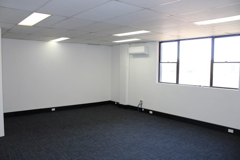 Click to view all images Suite 4 Top floor/629 Kingsway Miranda NSW 2228 - Image 1