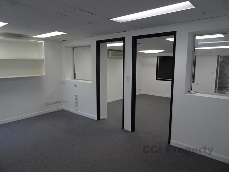 Click to view all images Woolloongabba QLD 4102 - Image 3