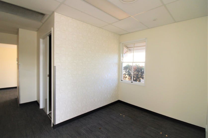 Click to view all images 1a/10517 New England Highway Highfields QLD 4352 - Image 2