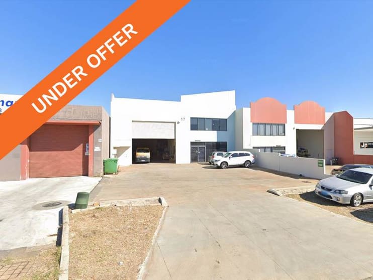 Click to view all images 17 Adrian Street Welshpool WA 6106 - Image 1