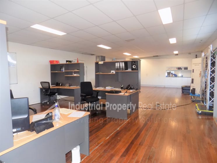 Click to view all images Moorebank NSW 2170 - Image 3