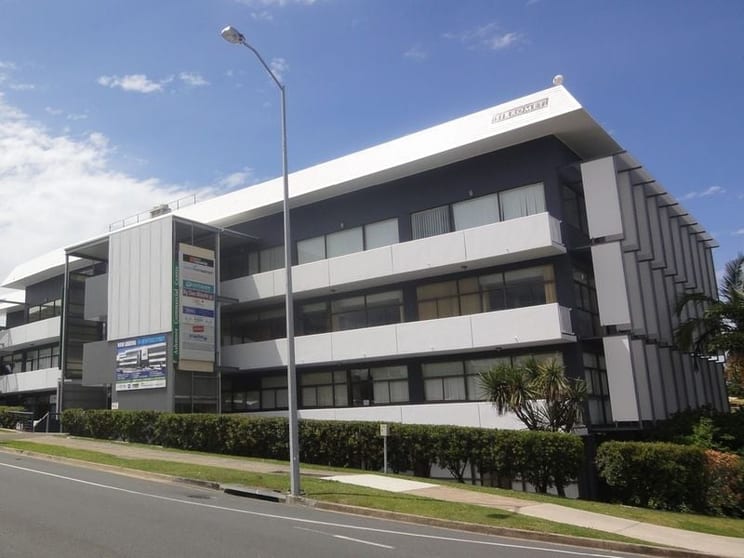 Click to view all images 207 Currumburra Road Ashmore QLD 4214 - Image 2